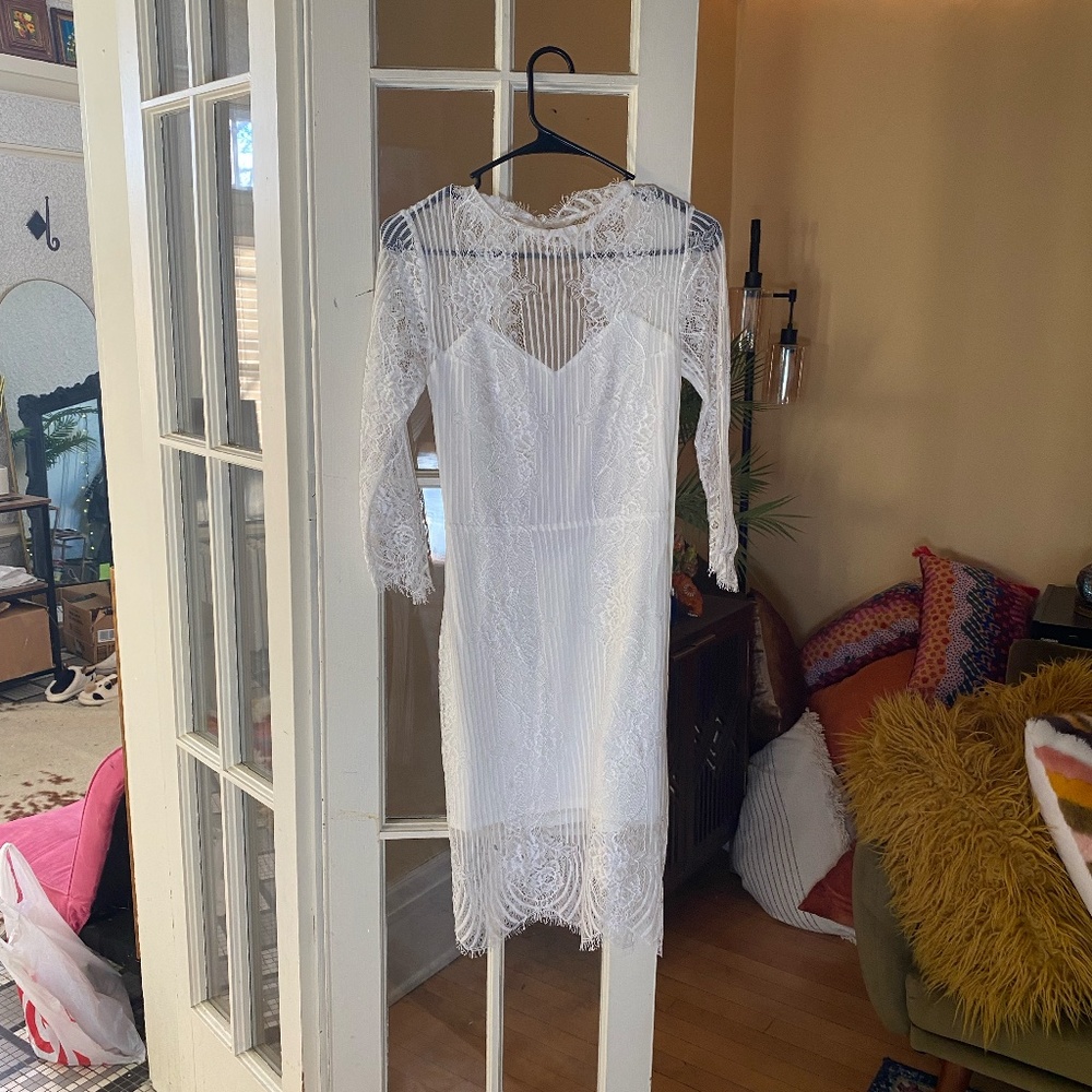 FOR LOVE AND LEMONS WHITE LACE MINI KEYHOLE BACK DRESS SIZE SMALL